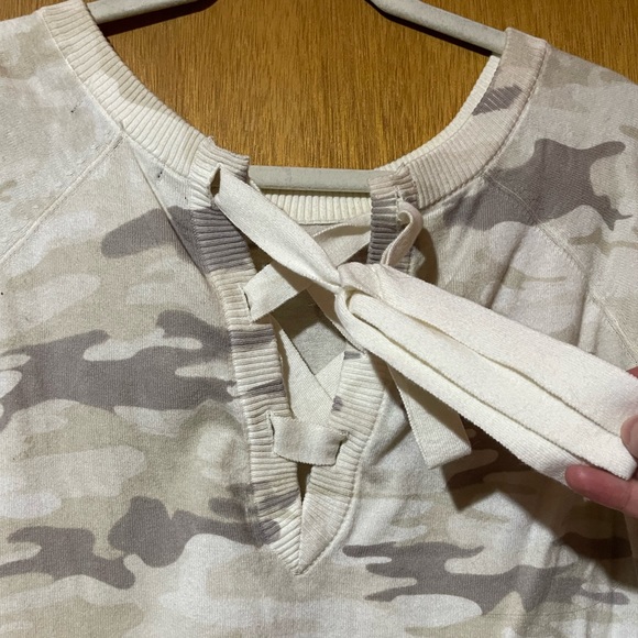 Sanctuary Tie Back Camo Sweater - Picture 2 of 4